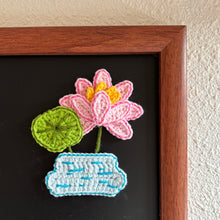 Load image into Gallery viewer, Flat Lotus Vase Crochet Pattern