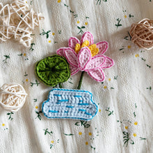 Load image into Gallery viewer, Flat Lotus Vase Crochet Pattern
