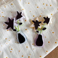 Load image into Gallery viewer, Flat Lily Vase Crochet Pattern