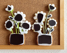 Load image into Gallery viewer, Flat Daisy Vase Crochet Pattern