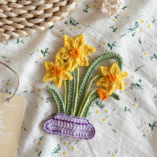 Load image into Gallery viewer, Flat Daffodils Vase Crochet Pattern