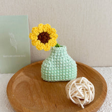 Load image into Gallery viewer, Tiny Flower Vases Crochet Pattern