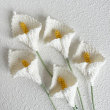 Load image into Gallery viewer, Calla Lily Crochet Pattern