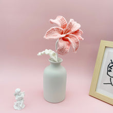 Load image into Gallery viewer, Wavy Lily Flower Crochet Pattern
