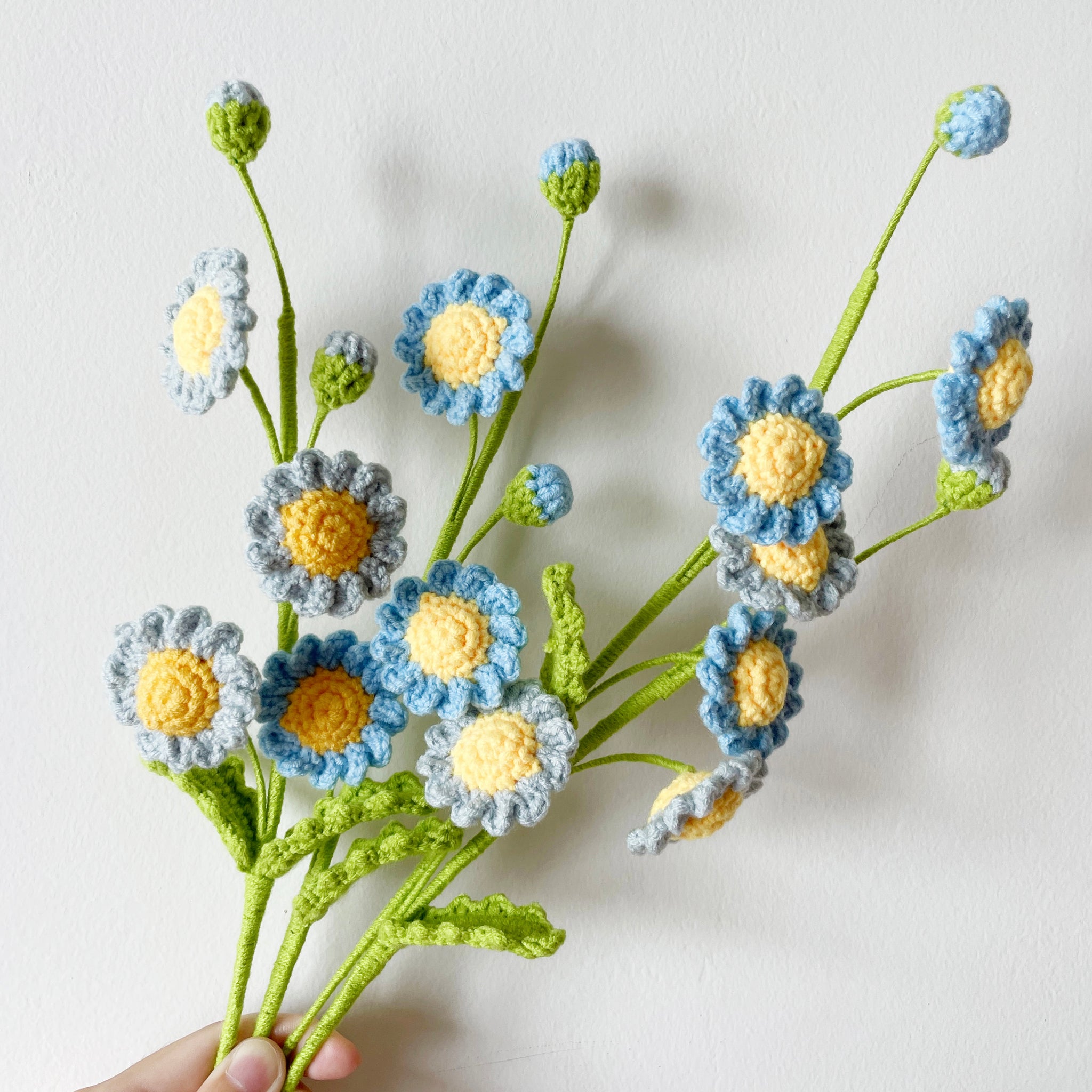 Small Daisy Flower Crochet Pattern – Lily's Lyric