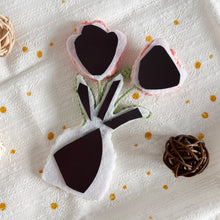 Load image into Gallery viewer, Flat Tulip Vase Crochet Pattern
