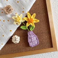 Load image into Gallery viewer, Flat Lily Vase Crochet Pattern
