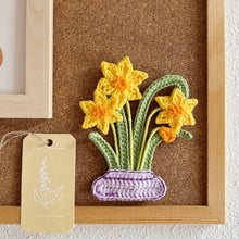 Load image into Gallery viewer, Flat Daffodils Vase Crochet Pattern
